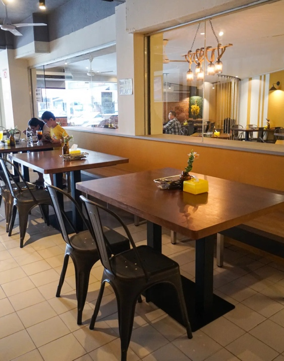 Gold Cowboys Atmosphere